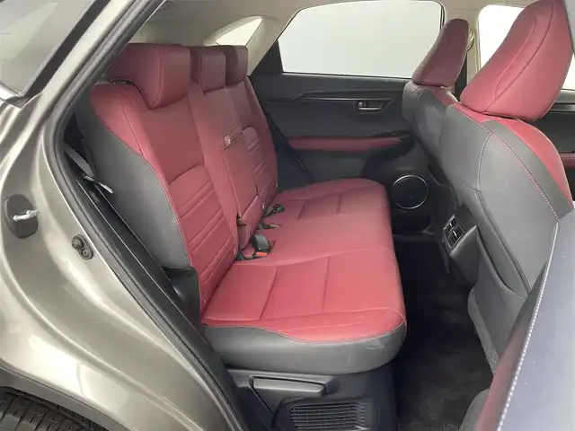 レクサス ＮＸ 300h Iパッケージ 群馬県 2020(令2)年 2.2万km ソニックチタニウム 純正10.3インチナビ/・AM/FM/CD/DVD/SD/Blu-ray/フルセグTV/・AppleCarPlay/AndroidAuto/Miracast/バックカメラ/左サイドカメラ/パワーバックドア/前席パワーシート/シートヒーター/運転席メモリー機能/ステアリングヒーター/Lexus Safety System ＋/・プリクラッシュセーフティ/・レーントレーシングアシスト/・オートマチックハイビーム/・レーダークルーズコントロール(全車速追従機能付)/・ロードサインアシスト/・先行車発進告知機能/三眼LEDヘッドランプ
