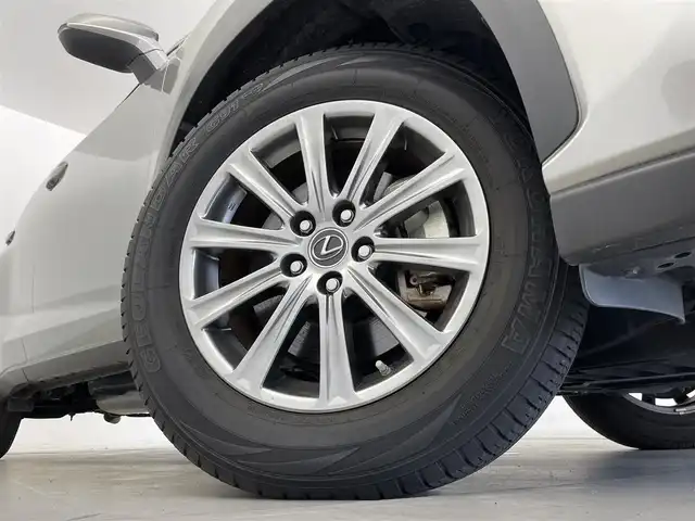 レクサス ＮＸ 300h Iパッケージ 群馬県 2020(令2)年 2.2万km ソニックチタニウム 純正10.3インチナビ/・AM/FM/CD/DVD/SD/Blu-ray/フルセグTV/・AppleCarPlay/AndroidAuto/Miracast/バックカメラ/左サイドカメラ/パワーバックドア/前席パワーシート/シートヒーター/運転席メモリー機能/ステアリングヒーター/Lexus Safety System ＋/・プリクラッシュセーフティ/・レーントレーシングアシスト/・オートマチックハイビーム/・レーダークルーズコントロール(全車速追従機能付)/・ロードサインアシスト/・先行車発進告知機能/三眼LEDヘッドランプ