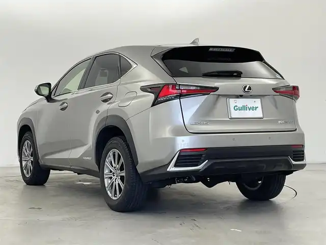 レクサス ＮＸ 300h Iパッケージ 群馬県 2020(令2)年 2.2万km ソニックチタニウム 純正10.3インチナビ/・AM/FM/CD/DVD/SD/Blu-ray/フルセグTV/・AppleCarPlay/AndroidAuto/Miracast/バックカメラ/左サイドカメラ/パワーバックドア/前席パワーシート/シートヒーター/運転席メモリー機能/ステアリングヒーター/Lexus Safety System ＋/・プリクラッシュセーフティ/・レーントレーシングアシスト/・オートマチックハイビーム/・レーダークルーズコントロール(全車速追従機能付)/・ロードサインアシスト/・先行車発進告知機能/三眼LEDヘッドランプ