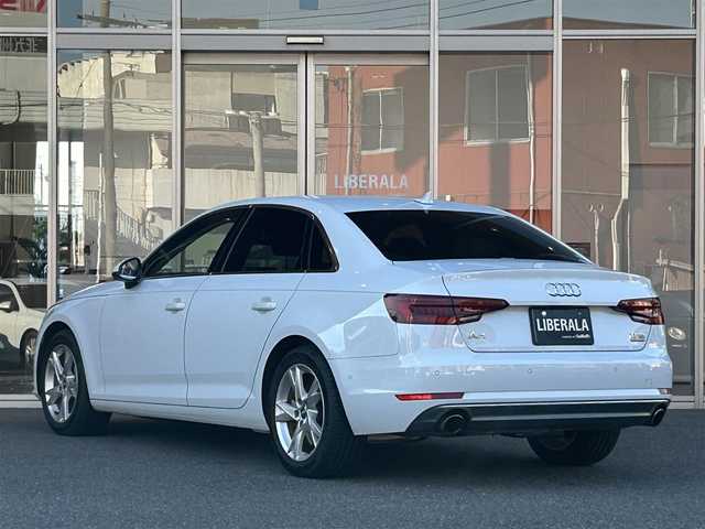 アウディ Ａ４ 2．0 TFSI クワトロスポーツ 福岡県 2018(平30)年 4.2万km 白 バーチャルコックピット＋　/アルカンターラ　/純正ナビ／フルセグ　/３６０°カメラ　/Ｂカメラ　/Ｆカメラ　/Ｂｌｕｅｔｏｏｔｈ　/ＡＣＣ　/ＢＳＭ　/前席シートヒーター　/スマートキー　/前後ドラレコ　/ＥＴＣ２．０