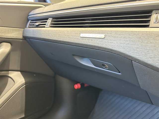アウディ Ａ４ 2．0 TFSI クワトロスポーツ 福岡県 2018(平30)年 4.2万km 白 バーチャルコックピット＋　/アルカンターラ　/純正ナビ／フルセグ　/３６０°カメラ　/Ｂカメラ　/Ｆカメラ　/Ｂｌｕｅｔｏｏｔｈ　/ＡＣＣ　/ＢＳＭ　/前席シートヒーター　/スマートキー　/前後ドラレコ　/ＥＴＣ２．０