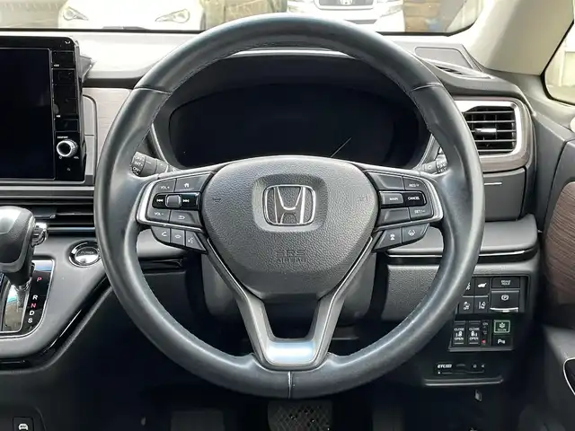 ホンダ オデッセイ ハイブリッド e:HEVアブソルート EX 群馬県 2021(令3)年 3.6万km プレミアムヴィーナスブラックP 純正１０インチナビ・Ｂｌｕｅｔｏｏｔｈ・ＨＤＭＩ・CD・DVD/純正フリップダウンモニター　/全周囲カメラ　　/レーンアシスト　/衝突軽減ブレーキ　/コーナーセンサー　/黒レザーシート　/電動リアドア　/ハンドル支援　/レザーシート/純正フロアマット
