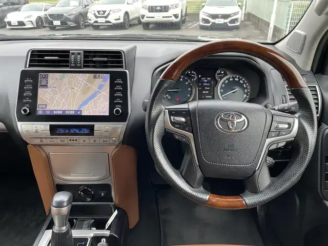 トヨタ ランドクルーザー プラド TX-L 70thアニバーサリーLTD 埼玉県 2021(令3)年 2.7万km アティチュードブラックマイカ 外部検査済み/メーカーナビゲーション/(AM/FM/CD/DVD/フルセグＴＶ/Bluetooth/ＵＳＢ)/アラウンドビュー/トヨタセーフティセンス/レーンディパーチャーアラート/レーダークルーズコントロール/ブラインドスポットモニター/オートマチックハイビーム/ヘッドライトウォッシャー/ウッドデッキコンビハンドル/ブラウンレザーシート/前席パワーシート/前席エアシート/前席シートヒーター/７０ｔｈ純正フロアマット/スマートキー/ルーフレール/4WD/ETC