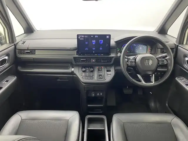 ホンダ ステップワゴン スパーダ eHEV 福井県 2024(令6)年 1.3万km プラチナホワイトパール 純正11インチナビ（LXM-247VFLi）/-フルセグTV/CD/DVD/Bluetooth/USB/AppleCarPlay/AndroidAuto/純正フロアマット/前後ドライブレコーダー/バックカメラ/ホンダセンシング/衝突軽減ブレーキ/BSM/パワーテールゲート/前後コーナーセンサー/両側パワースライドドア/レーダークルーズコントロール/レーンキープアシスト/ハーフレザーシート/前席シートヒーター/オットマン/パドルシフト/トリプルゾーンAC/16インチAW/電子ブレーキ/ブレーキホールド/オートライト/オートハイビーム/LEDヘッドライト/背面テーブル