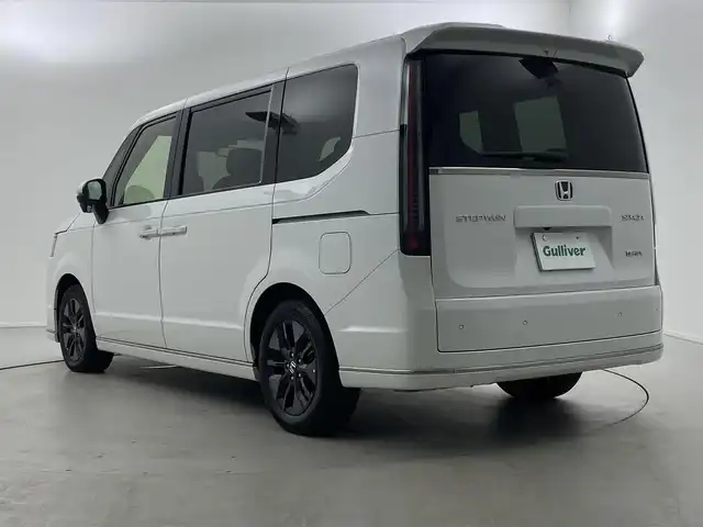ホンダ ステップワゴン スパーダ eHEV 福井県 2024(令6)年 1.3万km プラチナホワイトパール 純正11インチナビ（LXM-247VFLi）/-フルセグTV/CD/DVD/Bluetooth/USB/AppleCarPlay/AndroidAuto/純正フロアマット/前後ドライブレコーダー/バックカメラ/ホンダセンシング/衝突軽減ブレーキ/BSM/パワーテールゲート/前後コーナーセンサー/両側パワースライドドア/レーダークルーズコントロール/レーンキープアシスト/ハーフレザーシート/前席シートヒーター/オットマン/パドルシフト/トリプルゾーンAC/16インチAW/電子ブレーキ/ブレーキホールド/オートライト/オートハイビーム/LEDヘッドライト/背面テーブル