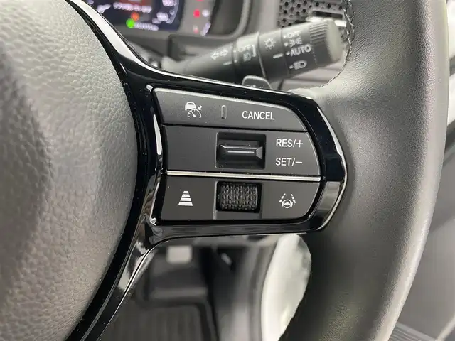 ホンダ ステップワゴン スパーダ eHEV 福井県 2024(令6)年 1.3万km プラチナホワイトパール 純正11インチナビ（LXM-247VFLi）/-フルセグTV/CD/DVD/Bluetooth/USB/AppleCarPlay/AndroidAuto/純正フロアマット/前後ドライブレコーダー/バックカメラ/ホンダセンシング/衝突軽減ブレーキ/BSM/パワーテールゲート/前後コーナーセンサー/両側パワースライドドア/レーダークルーズコントロール/レーンキープアシスト/ハーフレザーシート/前席シートヒーター/オットマン/パドルシフト/トリプルゾーンAC/16インチAW/電子ブレーキ/ブレーキホールド/オートライト/オートハイビーム/LEDヘッドライト/背面テーブル