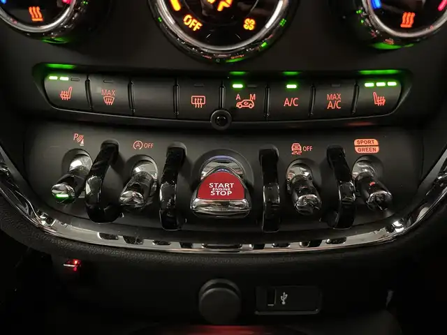 ＭＩＮＩ ＢＭＷ ミニ クラブマン クーパーD 熊本県 2022(令4)年 4.8万km MINI Yoursエニグマティックブラック ・ワンオーナー/・スマートキー/・プッシュスタート/・インテリジェントセーフティ/・PDC自動起動/・パーキングアシスト/・クルーズコントロール/・ハーフレザースポーツシート/・前席シートヒーター /・純正HDDナビ/　【Bluetooth・USB】/・フルセグTV/・バックカメラ/・LEDヘッドランプ/・LEDフォグランプ/・UKテール/・保証書/取説