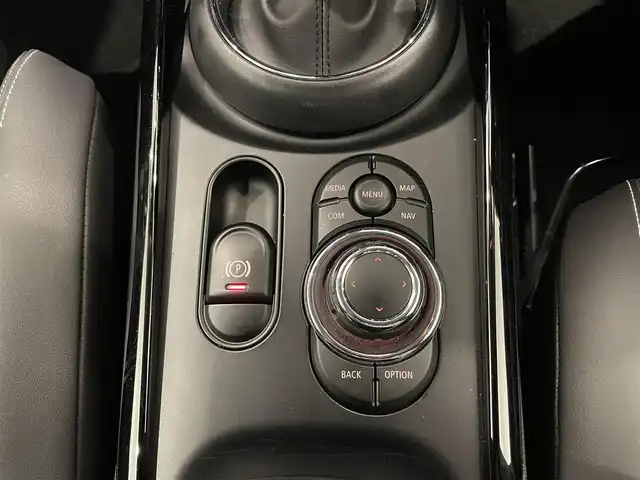 ＭＩＮＩ ＢＭＷ ミニ クラブマン クーパーD 熊本県 2022(令4)年 4.8万km MINI Yoursエニグマティックブラック ・ワンオーナー/・スマートキー/・プッシュスタート/・インテリジェントセーフティ/・PDC自動起動/・パーキングアシスト/・クルーズコントロール/・ハーフレザースポーツシート/・前席シートヒーター /・純正HDDナビ/　【Bluetooth・USB】/・フルセグTV/・バックカメラ/・LEDヘッドランプ/・LEDフォグランプ/・UKテール/・保証書/取説