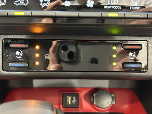 トヨタ ＲＡＶ４ HV アドベンチャー オフロードPKGⅡ 愛知県 2023(令5)年 0.8万km アティチュードブラックマイカ 純正10.5型ディスプレイオーディオPlus/（Bluetooth/フルセグTV/USB/CarPlay/Miracast)/パノラミックビューモニター/ALPINEデジタルインナーミラー/トヨタセーフティセンス/　　-プリクラッシュセーフティ/　　-レーントレーニングアシスト/　　-レーダークルーズコントロール/　　-オートマチックハイビーム/　　-ロードサインアシスト/ブラインドスポットモニター/ビルトインETC2.0/シートメモリー付D席パワーシート/シートヒーター/ステアリングヒーター/ドライブレコーダー/クリアランスソナー/USB接続