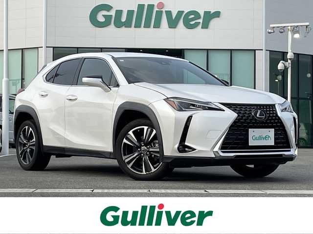 レクサス ＵＸ 200 バージョンC 佐賀県 2019(平31)年 3.5万km ソニッククォーツ 純正10.3インチワイドディスプレイナビゲーション/・AM/FM/Bluetooth/CD/DVD/フルセグ/バックカメラ/プッシュスタート/スマートキー/オートライト/オートエアコン/フロアMTモード付/ビルトインETC/純正LEDヘッドライト/純正18インチアルミホイール/純正フロアマット/新車保証書/取扱説明書/スペアキー1本/Lexus Safety System+ /・プリクラッシュセーフティ/・レーダークルーズコントロール（全車速追従機能付）/・レーンディパーチャーアラート（ステアリング制御付）/・レーントレーシングアシスト/・ロードサインアシスト/・オートマチックハイビーム/・パーキングサポートブレーキ（静止物・後方接近車両対応）/・リアクロストラフィックアラート