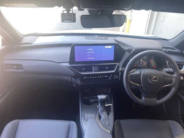レクサス ＵＸ 250h バージョンC 千葉県 2022(令4)年 0.9万km ソニッククォーツ 純正ナビ(AM/FM/BT/USB/miracast/フルセグ)/バックカメラ/ETC2.0/パワーシート(D/N)/シートヒーター(D/N)/ハンドルヒーター/LTA/レーダークルーズコントロール/前後ドラレコ/パワーバックドア/パドルシフト/レザーシート(合皮)/純正フロアマット/スペアキー