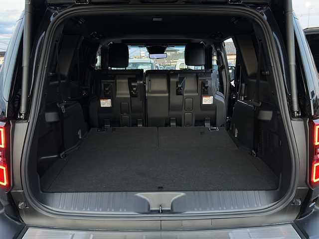 トヨタ ランドクルーザー ２５０ VX 栃木県 2024(令6)年 0.7万km ブラック ワンオーナー/フルセグTV/丸目LEDヘッドランプ/JAOS18インチアルミ/JAOSフェンダーガーニッシュ/JAOSフロントバンパーガード/純正12.3インチディスプレイオーディオ/プリクラッシュセーフティー/レーンディバーチャアラート/オートマチックハイビーム/ドライバー異常時対応システム/プロアクティブドライビングアシスト/レーントレーシングアシスト/レーダークルーズコントロール/ロードサインアシスト/発進遅れ告知機能/パーキングサポートブレーキ/周辺車両接近時サポート付ブラインドスポットモニター/ドライブレコーダー/床下透過表示機能付パノラミックビューモニター/純正デジタルインナーミラー/ビルトインETC2.0/ムーンルーフ/ルーフレール/LEDヘッドランプ/LEDフォグランプ/革巻きステアリング/左右後席独立温度調整オートエアコン/革シート/シートヒーター/パワーシート/充電用USB端子