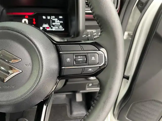 スズキ スペーシア カスタム HYBRID XS 鹿児島県 2024(令6)年 0.2万km ピュアホワイトパール/ブラック2トーン セーフティサポート/オーディオレス/追従機能付きクルーズコントロール/両側パワースライドドア/LEDオートライト/純正15インチアルミホイール/シートヒーター/ステアリングヒーター/オートエアコン/サーキュレーター/ハーフレザーシート/パーソナルテーブル/アームレスト/6スピーカー/USB電源ソケット/スマートキー
