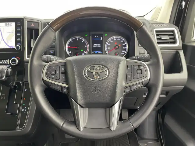 トヨタ グランエース G 宮城県 2021(令3)年 1.5万km ブラック 純正ナビゲーション/純正12.1型後席モニター/【V12T-R68C】/デジタルインナーミラー/パノラミックビューモニター/BSM/OPブラックレザーシート/シートヒーター/ドライブレコーダー前後/トヨタセーフティセンス/レーダークルーズコントロール/レーンキープアシスト/ETC2.0/フルセグTV/パワーシート/2列目エグゼクティブシート/BSM/RCTA/クリアランスソナー/LEDヘッドランプ/純正17インチAW/禁煙車