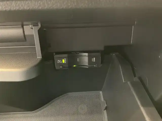 メルセデス・ベンツ ＧＬＢ２５０ 4マチック スポーツ 熊本県 2020(令2)年 2.4万km デジタルホワイト ・スマートキー/・プッシュスタート/・アクティブステアリングアシスト/・DSR/・道路標識アシスト/・アクティブレーンキーピングアシスト/・アクティブブレーキアシスト/・アテンションアシスト/・ブラインドスポットモニター/・レーンチェンジアシスト/・インテリジェントライトシステム/・クルーズコントロール(追従式)/・黒革シート/・前席パワーシート/・前席シートヒーター /・純正HDDナビ/　【Bluetooth・USB・AppleCarPlay・AndroidAuto】/・フルセグTV/・全方位カメラ/・ETC2.0/・ドライブレコーダー(前方録画)/・パワーバックドア/・LEDヘッドランプ/・純正マット/・保証書/取説