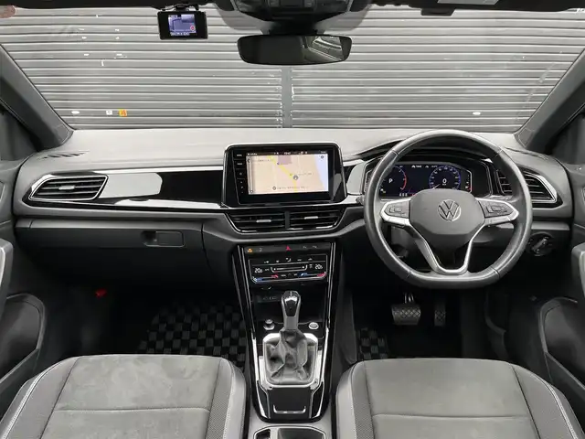 フォルクスワーゲン ＶＷ Ｔ－ロック TDI ブラックスタイル 三重県 2024(令6)年 1.7万km パールグレーM 純正ナビ　/ＡＣＣ　/ブラインドスポット　/ｉＱＬｉｇｈｔ　/半革　/Ｂｌｕｅｔｏｏｔｈ　/ｃａｒｐｌａｙ　/ＥＴＣ　/前後ドラレコ　/純正１８インチＡＷ　/パワーテールゲート　/デジタルコックピット　/ワイヤレスチャージ