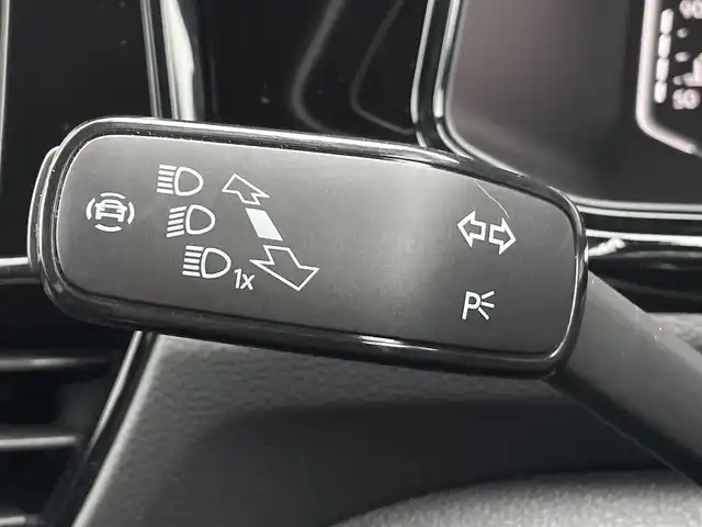 フォルクスワーゲン ＶＷ Ｔ－ロック TDI ブラックスタイル 三重県 2024(令6)年 1.7万km パールグレーM 純正ナビ　/ＡＣＣ　/ブラインドスポット　/ｉＱＬｉｇｈｔ　/半革　/Ｂｌｕｅｔｏｏｔｈ　/ｃａｒｐｌａｙ　/ＥＴＣ　/前後ドラレコ　/純正１８インチＡＷ　/パワーテールゲート　/デジタルコックピット　/ワイヤレスチャージ