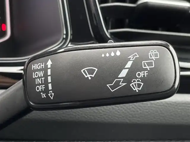 フォルクスワーゲン ＶＷ Ｔ－ロック TDI ブラックスタイル 三重県 2024(令6)年 1.7万km パールグレーM 純正ナビ　/ＡＣＣ　/ブラインドスポット　/ｉＱＬｉｇｈｔ　/半革　/Ｂｌｕｅｔｏｏｔｈ　/ｃａｒｐｌａｙ　/ＥＴＣ　/前後ドラレコ　/純正１８インチＡＷ　/パワーテールゲート　/デジタルコックピット　/ワイヤレスチャージ