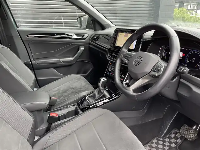 フォルクスワーゲン ＶＷ Ｔ－ロック TDI ブラックスタイル 三重県 2024(令6)年 1.7万km パールグレーM 純正ナビ　/ＡＣＣ　/ブラインドスポット　/ｉＱＬｉｇｈｔ　/半革　/Ｂｌｕｅｔｏｏｔｈ　/ｃａｒｐｌａｙ　/ＥＴＣ　/前後ドラレコ　/純正１８インチＡＷ　/パワーテールゲート　/デジタルコックピット　/ワイヤレスチャージ