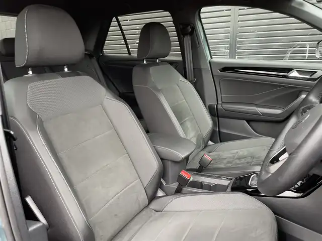フォルクスワーゲン ＶＷ Ｔ－ロック TDI ブラックスタイル 三重県 2024(令6)年 1.7万km パールグレーM 純正ナビ　/ＡＣＣ　/ブラインドスポット　/ｉＱＬｉｇｈｔ　/半革　/Ｂｌｕｅｔｏｏｔｈ　/ｃａｒｐｌａｙ　/ＥＴＣ　/前後ドラレコ　/純正１８インチＡＷ　/パワーテールゲート　/デジタルコックピット　/ワイヤレスチャージ