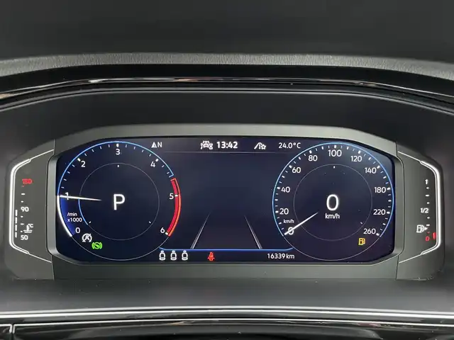 フォルクスワーゲン ＶＷ Ｔ－ロック TDI ブラックスタイル 三重県 2024(令6)年 1.7万km パールグレーM 純正ナビ　/ＡＣＣ　/ブラインドスポット　/ｉＱＬｉｇｈｔ　/半革　/Ｂｌｕｅｔｏｏｔｈ　/ｃａｒｐｌａｙ　/ＥＴＣ　/前後ドラレコ　/純正１８インチＡＷ　/パワーテールゲート　/デジタルコックピット　/ワイヤレスチャージ