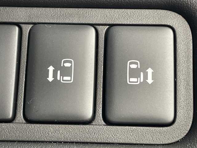 三菱 デリカＤ：５ シャモニー 群馬県 2025(令7)年 0.1千km グラファイトグレーメタリック/ブラックマイカ 登録済未使用車（登録時走行距離:１６km）/後側方車両検知警報システム/ハンドルヒーター/パドルシフト/革巻きハンドル/ステアリングスイッチ/バニティミラー/純正１８インチアルミホイール/シートヒーターヒーター