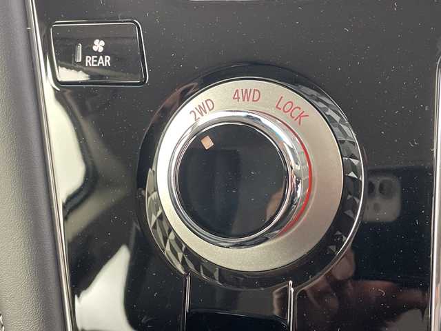 三菱 デリカＤ：５ シャモニー 群馬県 2025(令7)年 0.1千km グラファイトグレーメタリック/ブラックマイカ 登録済未使用車（登録時走行距離:１６km）/後側方車両検知警報システム/ハンドルヒーター/パドルシフト/革巻きハンドル/ステアリングスイッチ/バニティミラー/純正１８インチアルミホイール/シートヒーターヒーター