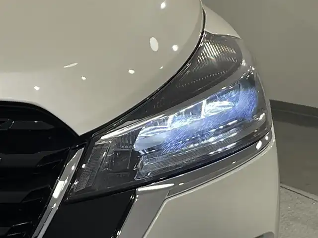 日産 キックス X 愛知県 2021(令3)年 6万km ブリリアントホワイトパール 純正9インチナビ/（AM/FM/フルセグTV/DVD)/衝突軽減装置/プロパイロット/全方位カメラ/禁煙車/クリアランスソナー/純正17AW/LEDヘッドライト/デジタルインナーミラー/キーレス・スマートキー/ハーフレザーシート/ドライブレコーダー/ビルトインETC2.0/オートリトラウィンカーミラー/プッシュスタート