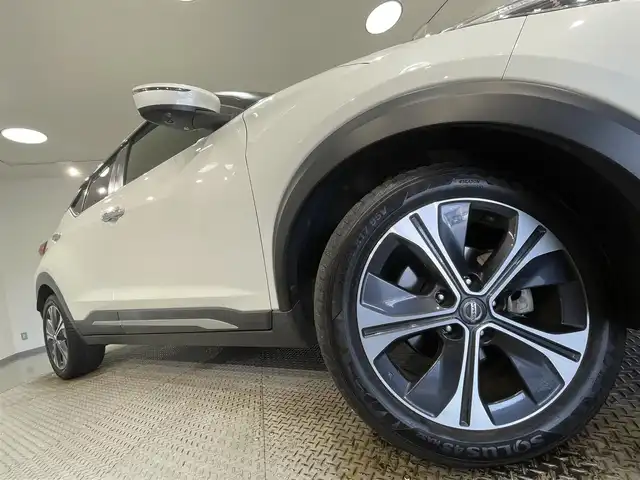 日産 キックス X 愛知県 2021(令3)年 6万km ブリリアントホワイトパール 純正9インチナビ/（AM/FM/フルセグTV/DVD)/衝突軽減装置/プロパイロット/全方位カメラ/禁煙車/クリアランスソナー/純正17AW/LEDヘッドライト/デジタルインナーミラー/キーレス・スマートキー/ハーフレザーシート/ドライブレコーダー/ビルトインETC2.0/オートリトラウィンカーミラー/プッシュスタート