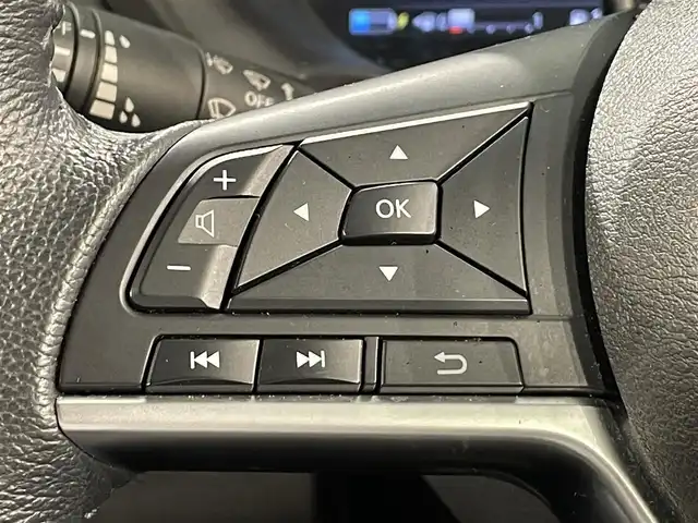 日産 キックス X 愛知県 2021(令3)年 6万km ブリリアントホワイトパール 純正9インチナビ/（AM/FM/フルセグTV/DVD)/衝突軽減装置/プロパイロット/全方位カメラ/禁煙車/クリアランスソナー/純正17AW/LEDヘッドライト/デジタルインナーミラー/キーレス・スマートキー/ハーフレザーシート/ドライブレコーダー/ビルトインETC2.0/オートリトラウィンカーミラー/プッシュスタート
