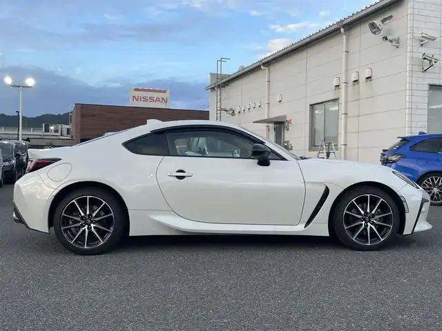 トヨタ ＧＲ８６ SZ 広島県 2022(令4)年 3.8万km クリスタルホワイトパール ワンオーナー/ディーラーオプションナビ/　「CD/DVD/フルセグTV/Bluetooth」/バックカメラ/ＥＴＣ/ドライブレコーダー/クルーズコントロール/ＬＥＤヘッドライト/オートライト/プッシュスタート/スマートキー/保証書/取扱説明書