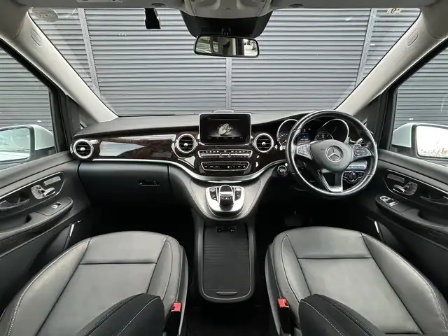 メルセデス・ベンツ Ｖ２２０ d アバンギャルド ロング 茨城県 2016(平28)年 2.8万km ロッククリスタルホワイト 両側ＰＷスライドドア　/全方位カメラ　/Ｂｕｒｍｅｓｔｅｒ/ＲＳＰ　/ＡＣＣ　/ＬＫＡ　/ＢＳＡ　/黒革　/シートヒーター　/Ｍ付パワーシート　/パワーテールゲート　/ナビ　/ＴＶ　/ＢＴ　/ＵＳＢ　/ＤＶＤ　/ＬＥＤ　/ＥＴＣ