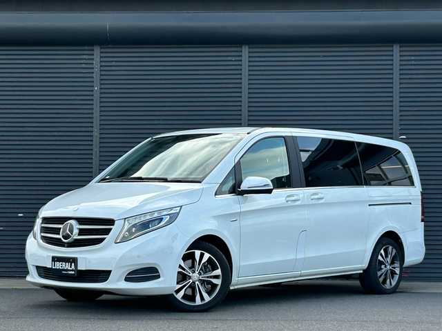 メルセデス・ベンツ Ｖ２２０ d アバンギャルド ロング 茨城県 2016(平28)年 2.8万km ロッククリスタルホワイト 両側ＰＷスライドドア　/全方位カメラ　/Ｂｕｒｍｅｓｔｅｒ/ＲＳＰ　/ＡＣＣ　/ＬＫＡ　/ＢＳＡ　/黒革　/シートヒーター　/Ｍ付パワーシート　/パワーテールゲート　/ナビ　/ＴＶ　/ＢＴ　/ＵＳＢ　/ＤＶＤ　/ＬＥＤ　/ＥＴＣ