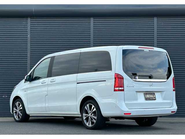 メルセデス・ベンツ Ｖ２２０ d アバンギャルド ロング 茨城県 2016(平28)年 2.8万km ロッククリスタルホワイト 両側ＰＷスライドドア　/全方位カメラ　/Ｂｕｒｍｅｓｔｅｒ/ＲＳＰ　/ＡＣＣ　/ＬＫＡ　/ＢＳＡ　/黒革　/シートヒーター　/Ｍ付パワーシート　/パワーテールゲート　/ナビ　/ＴＶ　/ＢＴ　/ＵＳＢ　/ＤＶＤ　/ＬＥＤ　/ＥＴＣ