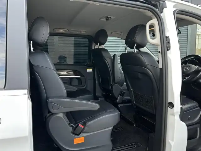 メルセデス・ベンツ Ｖ２２０ d アバンギャルド ロング 茨城県 2016(平28)年 2.8万km ロッククリスタルホワイト 両側ＰＷスライドドア　/全方位カメラ　/Ｂｕｒｍｅｓｔｅｒ/ＲＳＰ　/ＡＣＣ　/ＬＫＡ　/ＢＳＡ　/黒革　/シートヒーター　/Ｍ付パワーシート　/パワーテールゲート　/ナビ　/ＴＶ　/ＢＴ　/ＵＳＢ　/ＤＶＤ　/ＬＥＤ　/ＥＴＣ