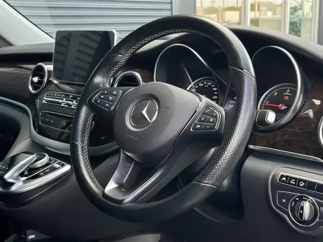 メルセデス・ベンツ Ｖ２２０ d アバンギャルド ロング 茨城県 2016(平28)年 2.8万km ロッククリスタルホワイト 両側ＰＷスライドドア　/全方位カメラ　/Ｂｕｒｍｅｓｔｅｒ/ＲＳＰ　/ＡＣＣ　/ＬＫＡ　/ＢＳＡ　/黒革　/シートヒーター　/Ｍ付パワーシート　/パワーテールゲート　/ナビ　/ＴＶ　/ＢＴ　/ＵＳＢ　/ＤＶＤ　/ＬＥＤ　/ＥＴＣ