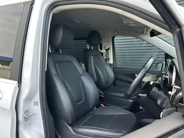 メルセデス・ベンツ Ｖ２２０ d アバンギャルド ロング 茨城県 2016(平28)年 2.8万km ロッククリスタルホワイト 両側ＰＷスライドドア　/全方位カメラ　/Ｂｕｒｍｅｓｔｅｒ/ＲＳＰ　/ＡＣＣ　/ＬＫＡ　/ＢＳＡ　/黒革　/シートヒーター　/Ｍ付パワーシート　/パワーテールゲート　/ナビ　/ＴＶ　/ＢＴ　/ＵＳＢ　/ＤＶＤ　/ＬＥＤ　/ＥＴＣ