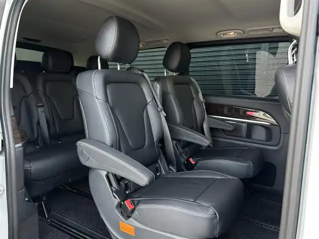 メルセデス・ベンツ Ｖ２２０ d アバンギャルド ロング 茨城県 2016(平28)年 2.8万km ロッククリスタルホワイト 両側ＰＷスライドドア　/全方位カメラ　/Ｂｕｒｍｅｓｔｅｒ/ＲＳＰ　/ＡＣＣ　/ＬＫＡ　/ＢＳＡ　/黒革　/シートヒーター　/Ｍ付パワーシート　/パワーテールゲート　/ナビ　/ＴＶ　/ＢＴ　/ＵＳＢ　/ＤＶＤ　/ＬＥＤ　/ＥＴＣ