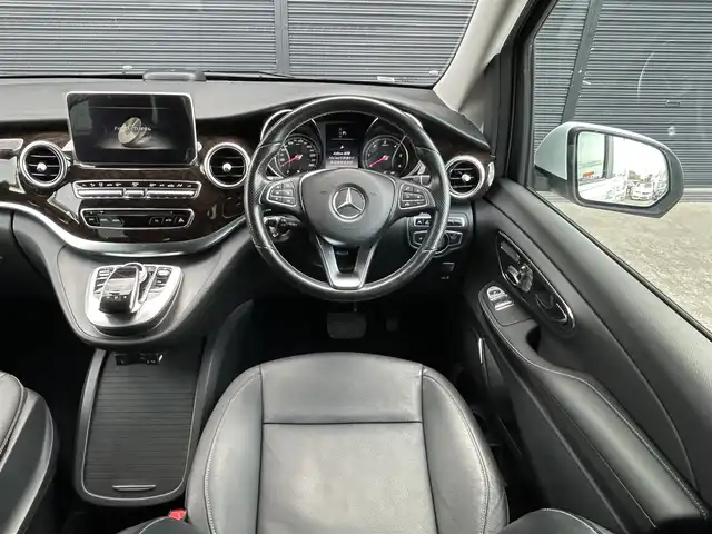 メルセデス・ベンツ Ｖ２２０ d アバンギャルド ロング 茨城県 2016(平28)年 2.8万km ロッククリスタルホワイト 両側ＰＷスライドドア　/全方位カメラ　/Ｂｕｒｍｅｓｔｅｒ/ＲＳＰ　/ＡＣＣ　/ＬＫＡ　/ＢＳＡ　/黒革　/シートヒーター　/Ｍ付パワーシート　/パワーテールゲート　/ナビ　/ＴＶ　/ＢＴ　/ＵＳＢ　/ＤＶＤ　/ＬＥＤ　/ＥＴＣ