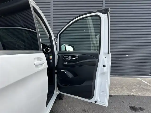 メルセデス・ベンツ Ｖ２２０ d アバンギャルド ロング 茨城県 2016(平28)年 2.8万km ロッククリスタルホワイト 両側ＰＷスライドドア　/全方位カメラ　/Ｂｕｒｍｅｓｔｅｒ/ＲＳＰ　/ＡＣＣ　/ＬＫＡ　/ＢＳＡ　/黒革　/シートヒーター　/Ｍ付パワーシート　/パワーテールゲート　/ナビ　/ＴＶ　/ＢＴ　/ＵＳＢ　/ＤＶＤ　/ＬＥＤ　/ＥＴＣ