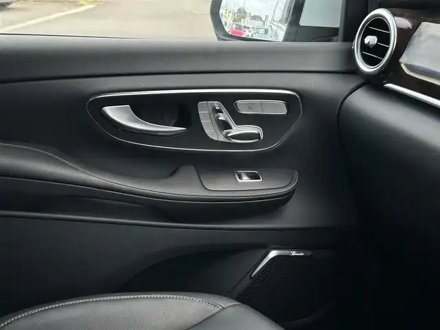 メルセデス・ベンツ Ｖ２２０ d アバンギャルド ロング 茨城県 2016(平28)年 2.8万km ロッククリスタルホワイト 両側ＰＷスライドドア　/全方位カメラ　/Ｂｕｒｍｅｓｔｅｒ/ＲＳＰ　/ＡＣＣ　/ＬＫＡ　/ＢＳＡ　/黒革　/シートヒーター　/Ｍ付パワーシート　/パワーテールゲート　/ナビ　/ＴＶ　/ＢＴ　/ＵＳＢ　/ＤＶＤ　/ＬＥＤ　/ＥＴＣ