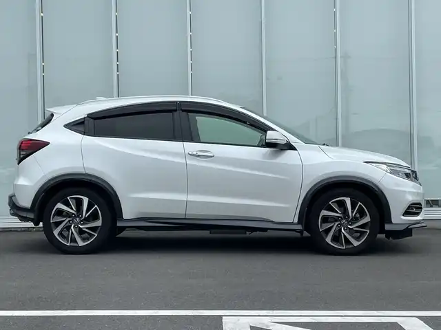 ホンダ ヴェゼル ツーリング・ホンダセンシング 神奈川県 2020(令2)年 5万km プラチナホワイトパール 純正８インチＳＤナビ（VXM-207VFEi）/ワンセグ/Bluetooth/CD/DVD/iPod/USB/追従式クルーズコントロール/前席シートヒーター/パドルシフト/LEDヘッドライト/純正アルミホイール/純正フロアマット/ブレーキホールド/レーンキープアシスト/横滑り防止装置/電動格納ミラー/ドアバイザー/衝突被害軽減システム/カーテンエアバック