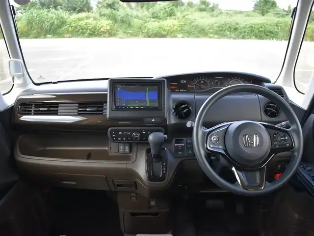 ホンダ Ｎ ＢＯＸ L 福岡県 2023(令5)年 0.4万km プレミアムアイボリーパールⅡ ホンダセンシング/レーダークルーズコントロール/ワンオーナー/社外ナビ(CN-HE02D)/フルセグTV/バックカメラ/両側パワースライドドア/前席シートヒーター/LEDヘッドライト/純正フロアマット/ドアバイザー