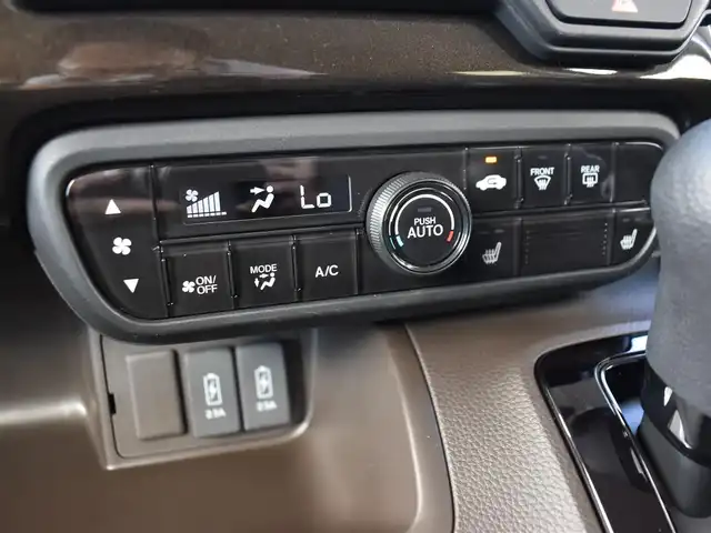 ホンダ Ｎ ＢＯＸ L 福岡県 2023(令5)年 0.4万km プレミアムアイボリーパールⅡ ホンダセンシング/レーダークルーズコントロール/ワンオーナー/社外ナビ(CN-HE02D)/フルセグTV/バックカメラ/両側パワースライドドア/前席シートヒーター/LEDヘッドライト/純正フロアマット/ドアバイザー