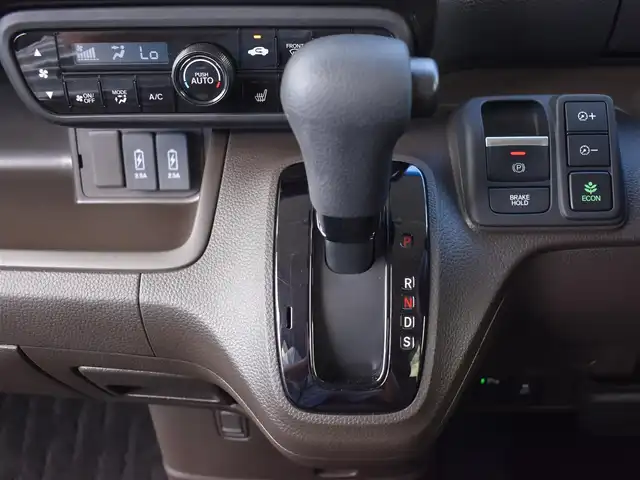 ホンダ Ｎ ＢＯＸ L 福岡県 2023(令5)年 0.4万km プレミアムアイボリーパールⅡ ホンダセンシング/レーダークルーズコントロール/ワンオーナー/社外ナビ(CN-HE02D)/フルセグTV/バックカメラ/両側パワースライドドア/前席シートヒーター/LEDヘッドライト/純正フロアマット/ドアバイザー