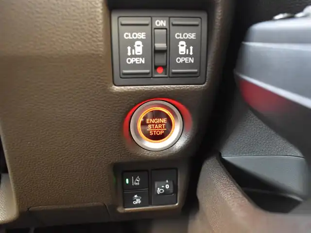 ホンダ Ｎ ＢＯＸ L 福岡県 2023(令5)年 0.4万km プレミアムアイボリーパールⅡ ホンダセンシング/レーダークルーズコントロール/ワンオーナー/社外ナビ(CN-HE02D)/フルセグTV/バックカメラ/両側パワースライドドア/前席シートヒーター/LEDヘッドライト/純正フロアマット/ドアバイザー