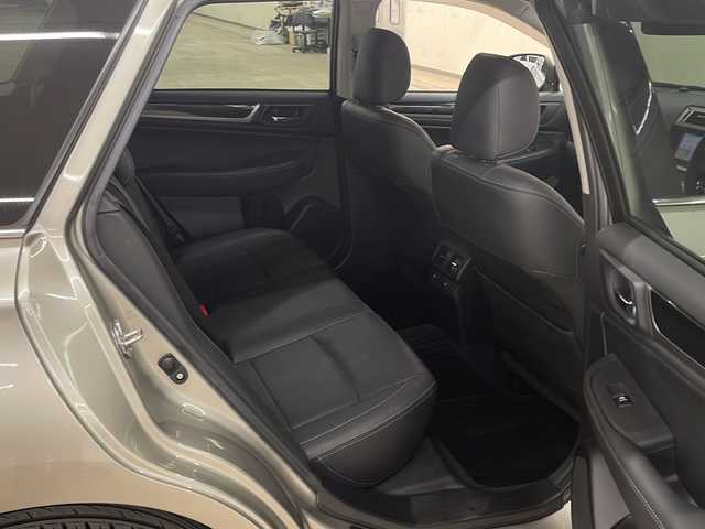 スバル アウトバック リミテッド 道央・札幌 2015(平27)年 8.9万km タングステンM /ワンオーナー//社外ナビ：MDV-Z711/（フルセグTV/Bluetooth/CD/DVD)//バックカメラ//ETC//アイサイトVer.3//プリクラッシュブレーキ//全車速追従機能付きクルーズコントロール//アクティブレーンキープアシスト//車線逸脱警報//ふらつき警報//先行車発進お知らせ//ハーフレザーシート//前席パワーシート（D席メモリ）//シートヒーター(運転席、助手席、後席)//パドルシフト//パワーバックドア//ヒルディセントコントロール//電動パーキング//LEDオートライト//電動格納ミラーウィンカー//純正１８インチアルミ//純正フロアマット//純正ドアバイザー//X-MODE//プッシュスタート//ISOFIX//横滑り防止装置//スペアキー