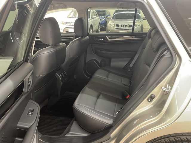 スバル アウトバック リミテッド 道央・札幌 2015(平27)年 8.9万km タングステンM /ワンオーナー//社外ナビ：MDV-Z711/（フルセグTV/Bluetooth/CD/DVD)//バックカメラ//ETC//アイサイトVer.3//プリクラッシュブレーキ//全車速追従機能付きクルーズコントロール//アクティブレーンキープアシスト//車線逸脱警報//ふらつき警報//先行車発進お知らせ//ハーフレザーシート//前席パワーシート（D席メモリ）//シートヒーター(運転席、助手席、後席)//パドルシフト//パワーバックドア//ヒルディセントコントロール//電動パーキング//LEDオートライト//電動格納ミラーウィンカー//純正１８インチアルミ//純正フロアマット//純正ドアバイザー//X-MODE//プッシュスタート//ISOFIX//横滑り防止装置//スペアキー