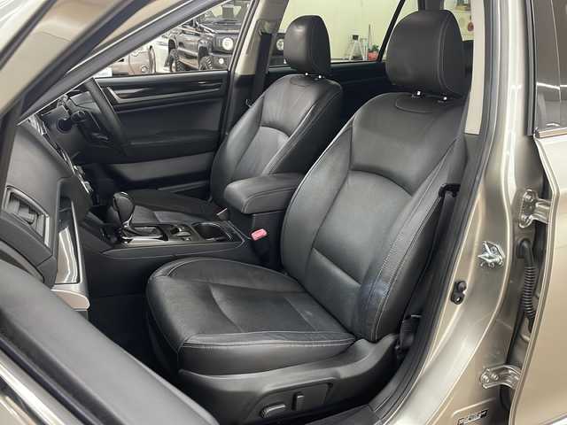 スバル アウトバック リミテッド 道央・札幌 2015(平27)年 8.9万km タングステンM /ワンオーナー//社外ナビ：MDV-Z711/（フルセグTV/Bluetooth/CD/DVD)//バックカメラ//ETC//アイサイトVer.3//プリクラッシュブレーキ//全車速追従機能付きクルーズコントロール//アクティブレーンキープアシスト//車線逸脱警報//ふらつき警報//先行車発進お知らせ//ハーフレザーシート//前席パワーシート（D席メモリ）//シートヒーター(運転席、助手席、後席)//パドルシフト//パワーバックドア//ヒルディセントコントロール//電動パーキング//LEDオートライト//電動格納ミラーウィンカー//純正１８インチアルミ//純正フロアマット//純正ドアバイザー//X-MODE//プッシュスタート//ISOFIX//横滑り防止装置//スペアキー