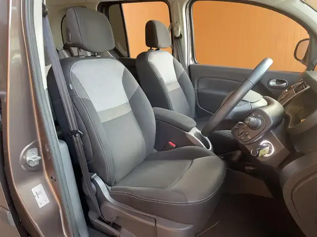 ルノー カングー ゼン 愛知県 2020(令2)年 5万km マロンショコラM ワンオーナー/社外メモリナビ/フルセグTV/バックカメラ/CD/DVD再生/Bluetooth/エコモード/ヘッドライトレベライザー/アイドリングストップ/キーレス/両側スライドドア/純正フロアマット/ドライブレコーダー